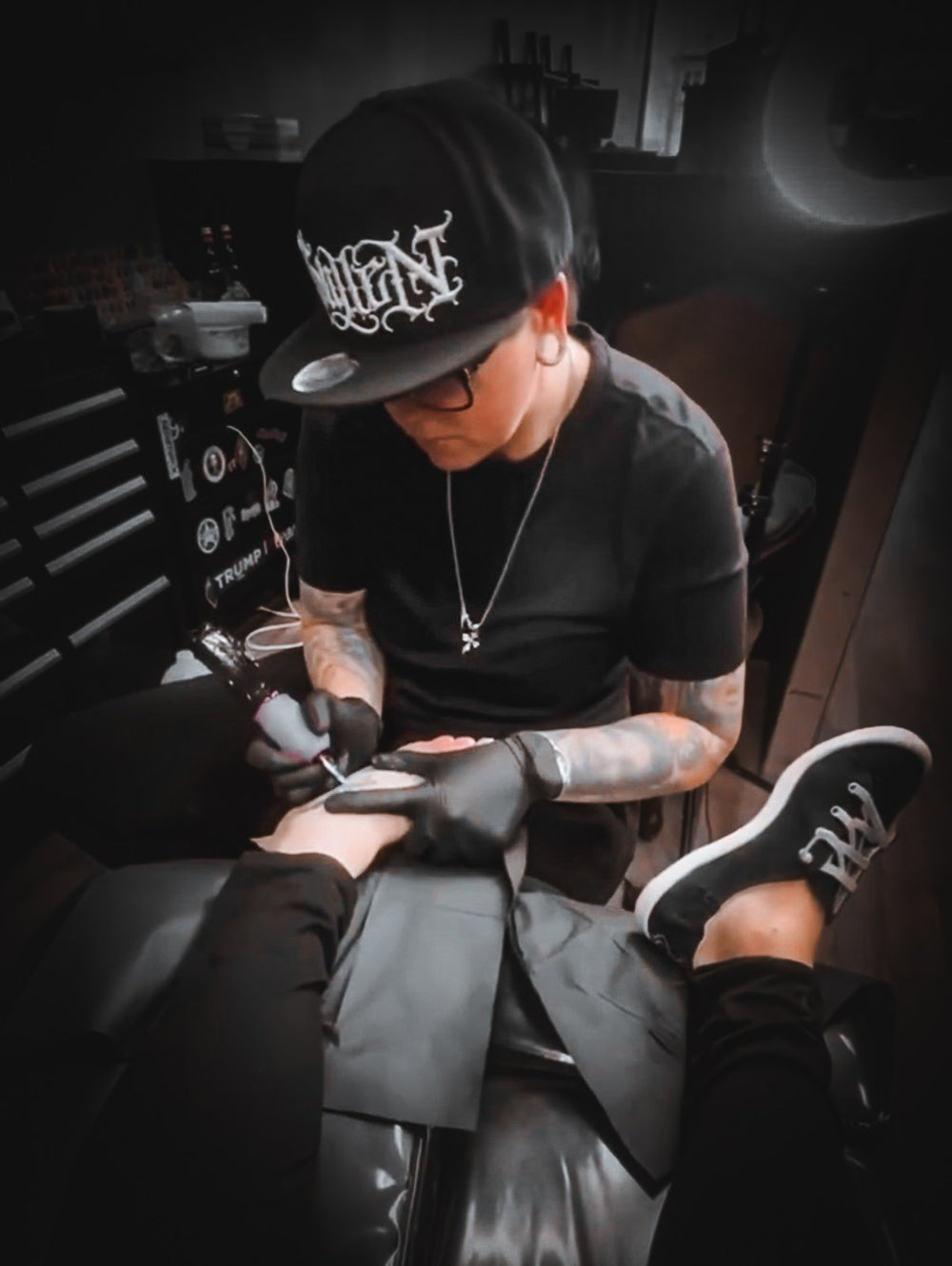 Austina Obscure tattooing a client